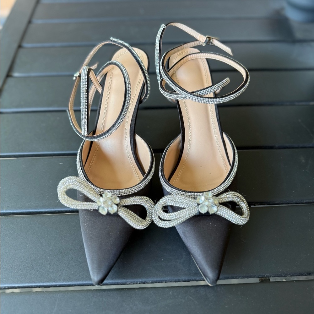 Elegant Black Satin Women's Heels with Rhinestone Bow